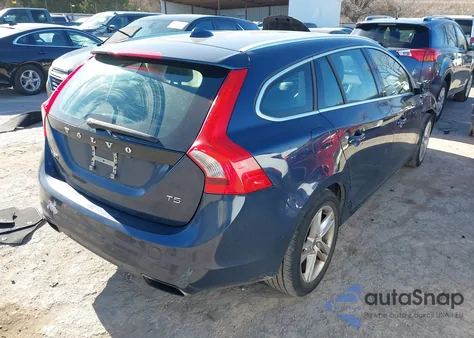 2015 Volvo V60 T5 Premier из США, поврежденный, VIN YV140MEK3F1265169
